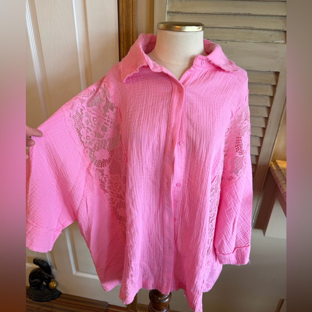 ANDRÉE BY UNIT Pink Lace-Trim Button Blouse